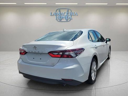 Used 2022 Toyota Camry LE w/ Carpet Mat Package (TMS) AWD/4WD image 5