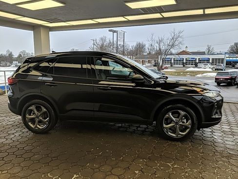 Used 2025 Ford Escape ST-Line w/ Cold Weather Package image 4