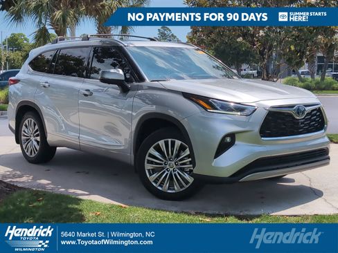 Used 2023 Toyota Highlander Platinum FWD image 1