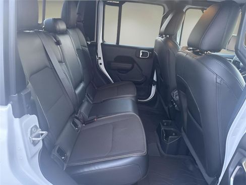 Used 2023 Jeep Gladiator Sport image 17