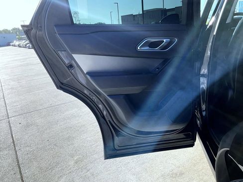Used 2018 Land Rover Range Rover Velar S image 18