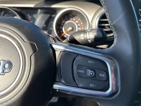 Used 2023 Jeep Gladiator Overland image 10