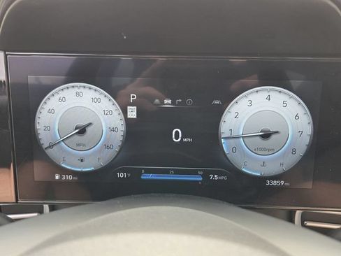 Used 2025 Hyundai Elantra Limited FWD image 32