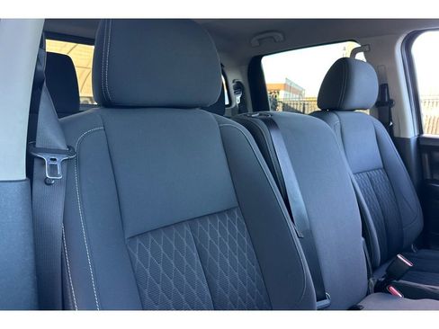 Used 2018 Nissan Titan SV image 18