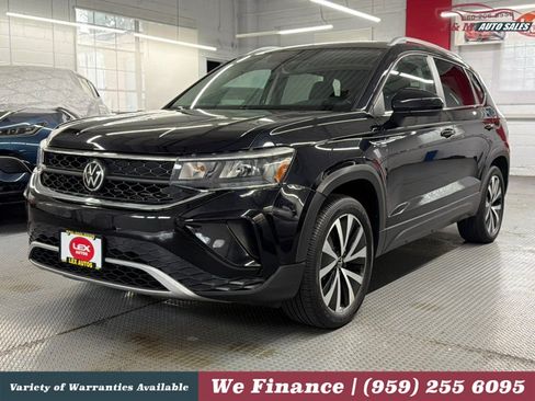 Used 2022 Volkswagen Taos SE AWD/4WD image 2