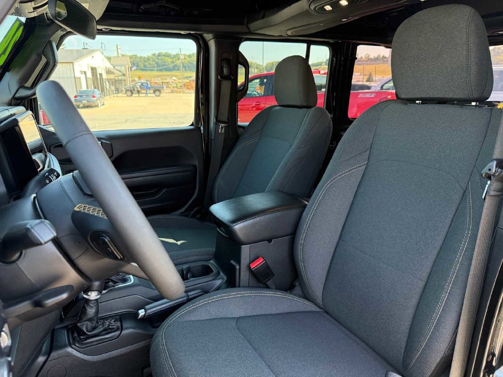 Used 2024 Jeep Wrangler Unlimited Sport AWD/4WD image 19
