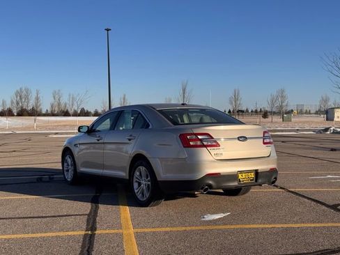 Used 2018 Ford Taurus SE image 29