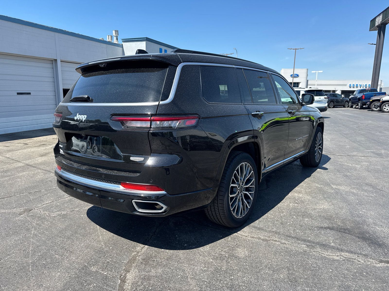 Used 2024 Jeep Grand Cherokee L Summit AWD/4WD image 5