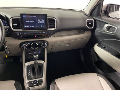 Used 2020 Hyundai Venue SEL w/ Convenience Package FWD image 17