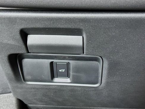 Used 2026 Land Rover Range Rover Evoque S image 10