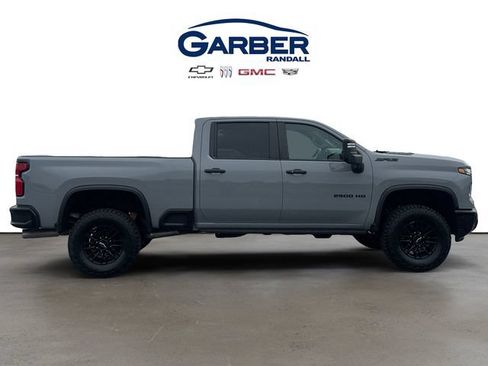 Used 2024 Chevrolet Silverado 2500 ZR2 w/ Technology Package AWD/4WD image 6