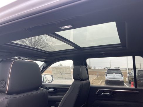 New 2026 Chevrolet Suburban Premier image 17