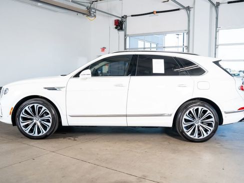 Used 2021 Bentley Bentayga Plug-In Hybrid image 8