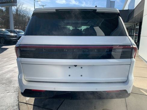 New 2026 Lincoln Navigator Reserve image 11