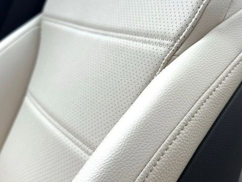 Used 2024 Mercedes-Benz GLC 300 4MATIC image 21