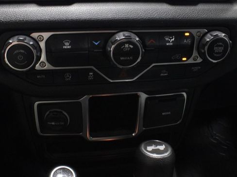 Used 2024 Jeep Wrangler Sport AWD/4WD image 25