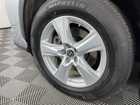 Used 2023 Toyota Highlander L FWD image 13
