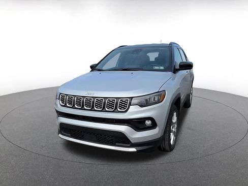 Used 2025 Jeep Compass Limited image 6