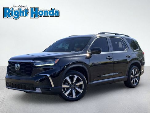 Certified 2025 Honda Pilot Touring image 2