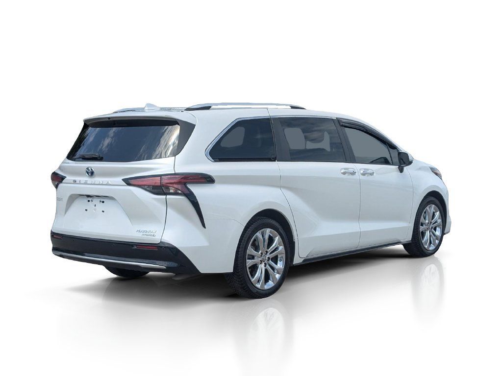 Used 2023 Toyota Sienna Platinum FWD image 7