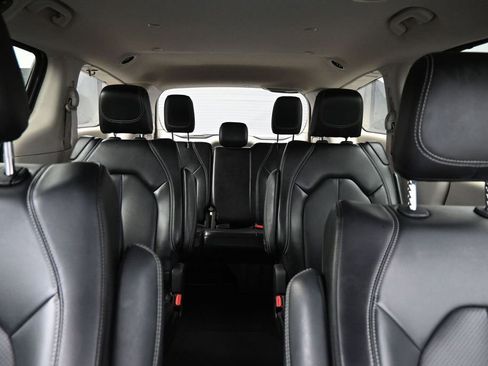 Used 2023 Chrysler Pacifica Touring-L FWD image 24
