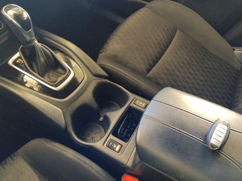 Used 2019 Nissan Rogue SV image 26