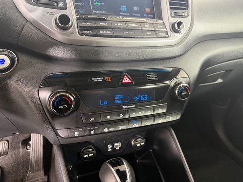 Used 2016 Hyundai Tucson Limited w/ Option Group 03 FWD image 16