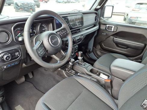 Used 2025 Jeep Wrangler Unlimited Rubicon 4xe AWD/4WD image 30