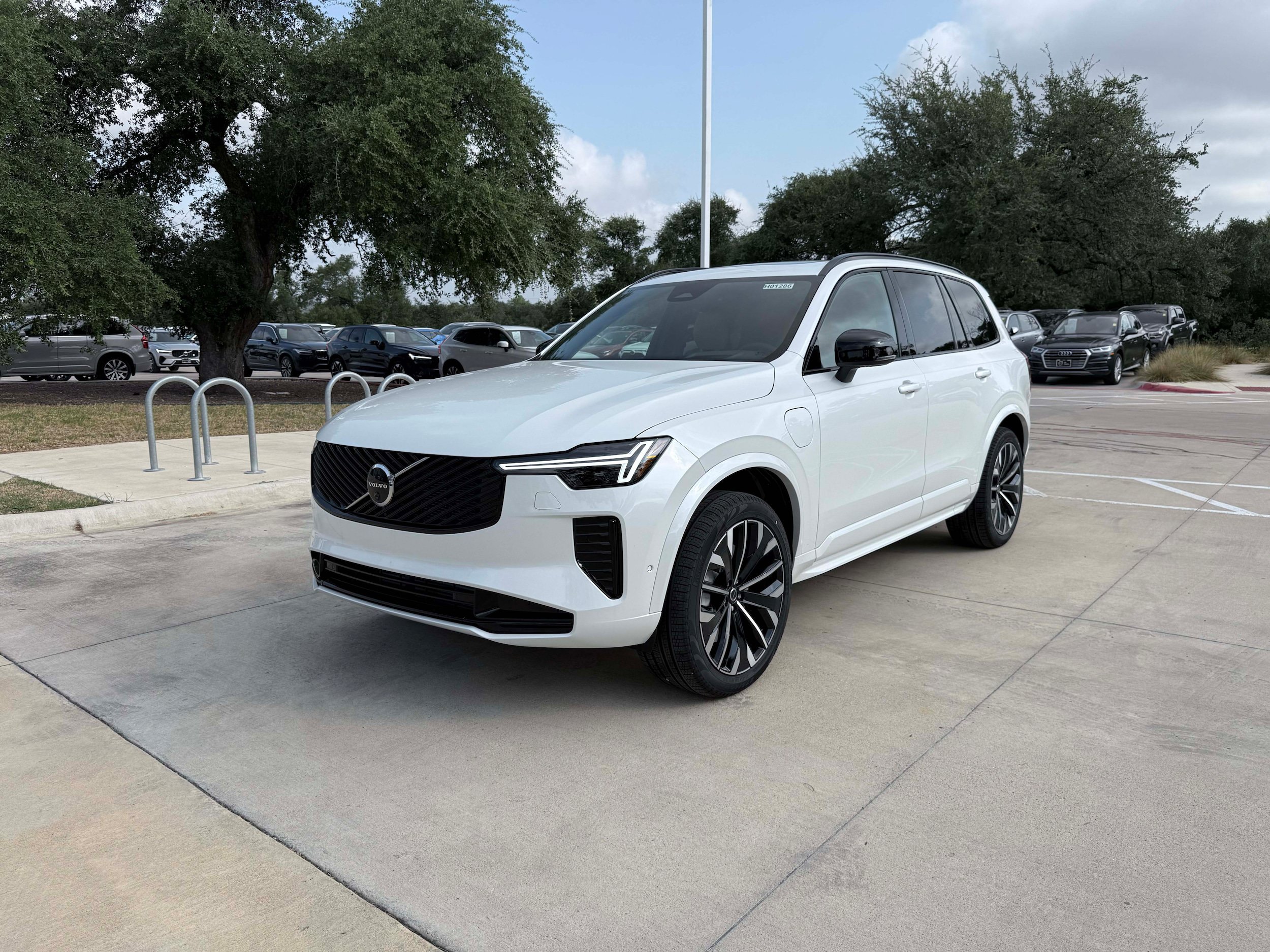New 2026 Volvo XC90 T8 Ultra w/ Protection Package Premier AWD/4WD image 2