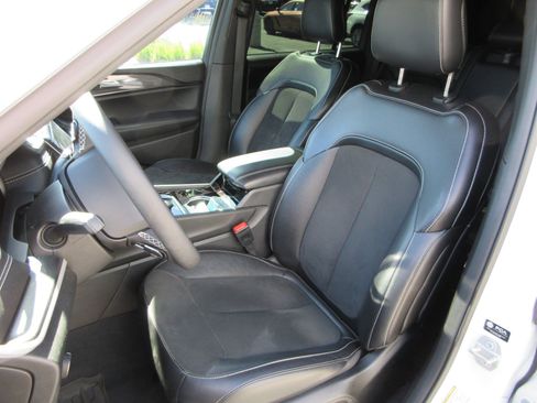 Used 2023 Jeep Grand Cherokee Altitude AWD/4WD image 20