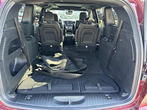 Used 2023 Chrysler Pacifica Limited w/ S Appearance Package image 15