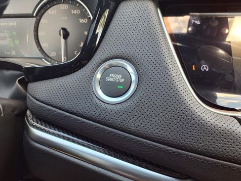 New 2025 Cadillac XT5 Sportv image 33