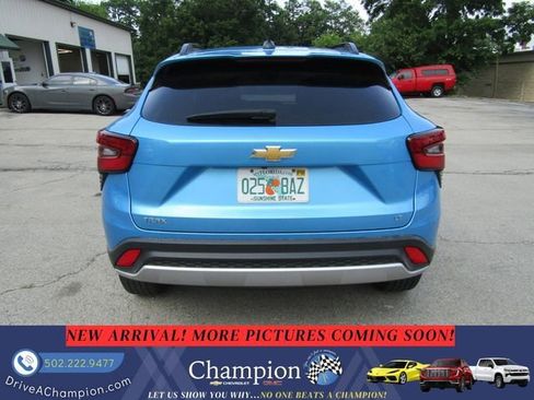 Used 2025 Chevrolet Trax LT FWD image 5