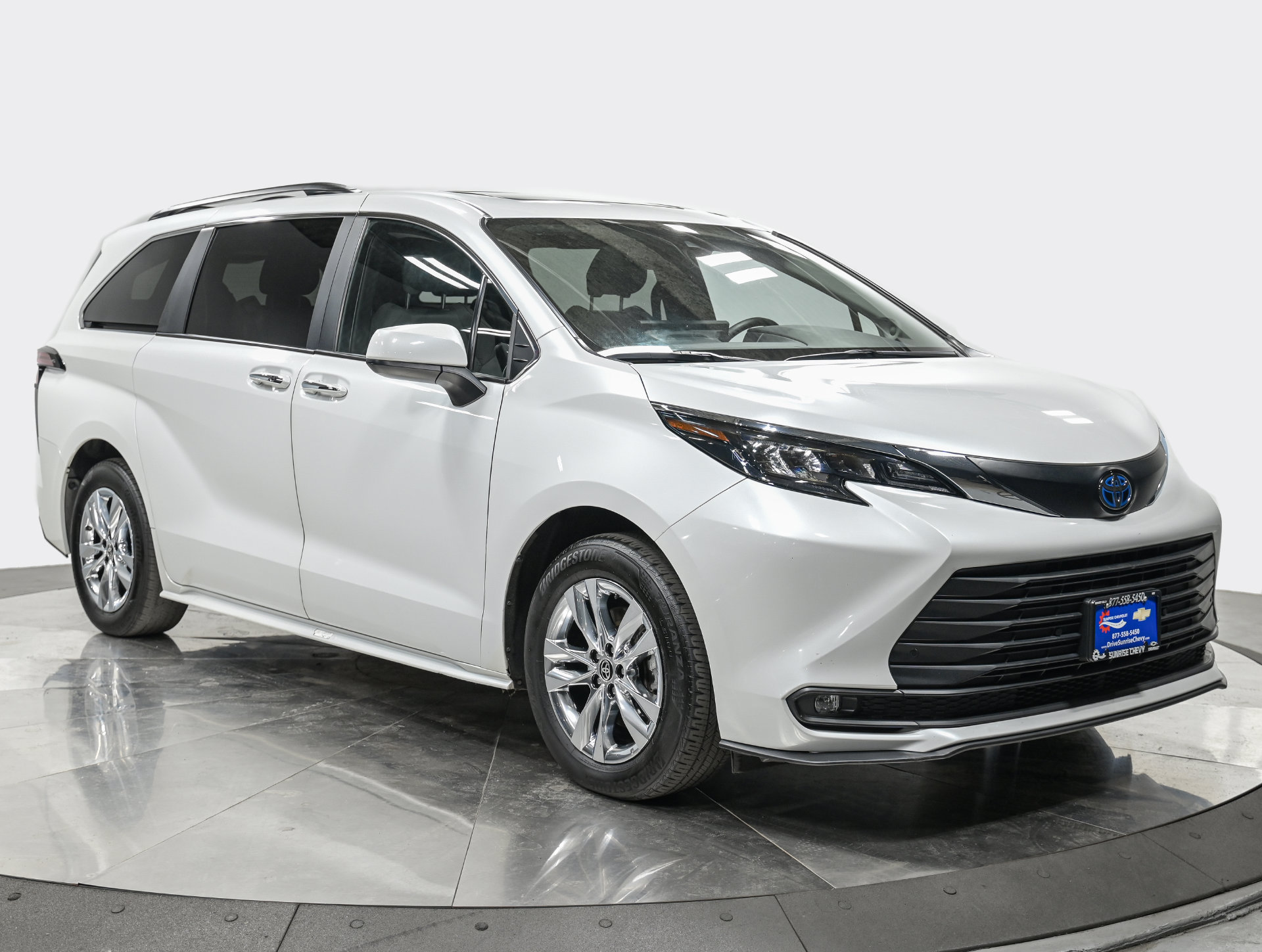 Used 2025 Toyota Sienna XLE w/ XLE Plus Package AWD/4WD image 9