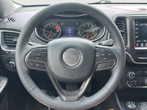 Used 2022 Jeep Cherokee Trailhawk AWD/4WD image 19