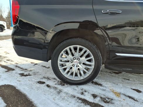 Used 2023 GMC Yukon SLT w/ SLT Premium Package image 28