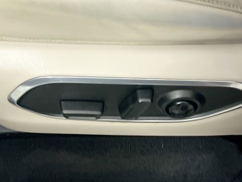 Used 2022 Jeep Wagoneer Series III w/ Flexible Seating Group image 15