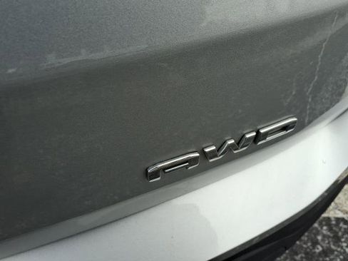 Used 2022 GMC Terrain SLE w/ Driver Convenience Package image 13