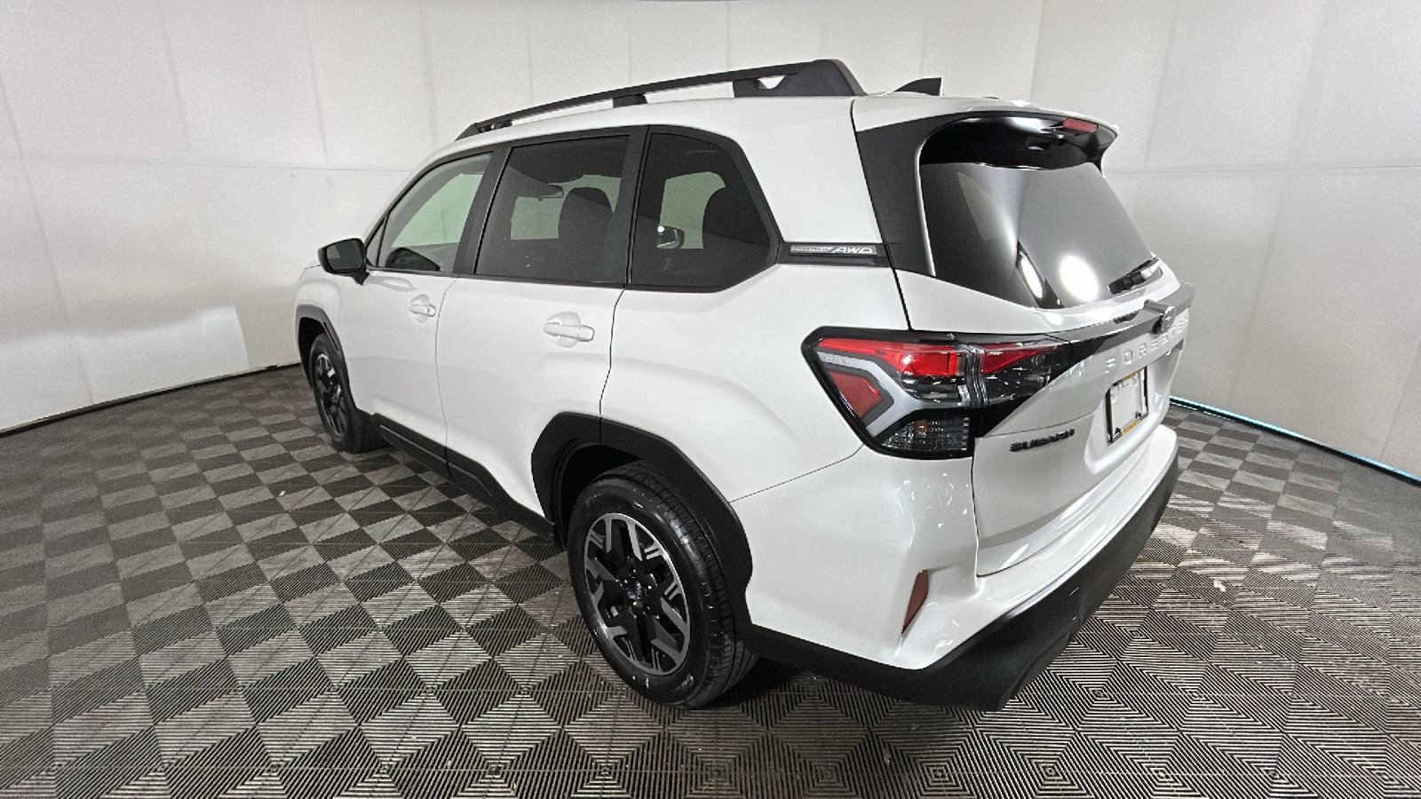Used 2025 Subaru Forester Premium AWD/4WD image 5