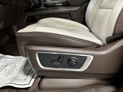 Used 2025 RAM 1500 Laramie AWD/4WD image 12