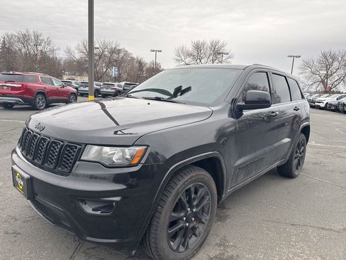 Used 2018 Jeep Grand Cherokee Altitude image 1