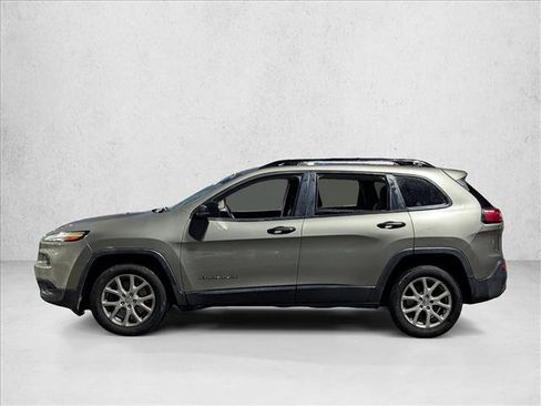 Used 2017 Jeep Cherokee Sport image 3