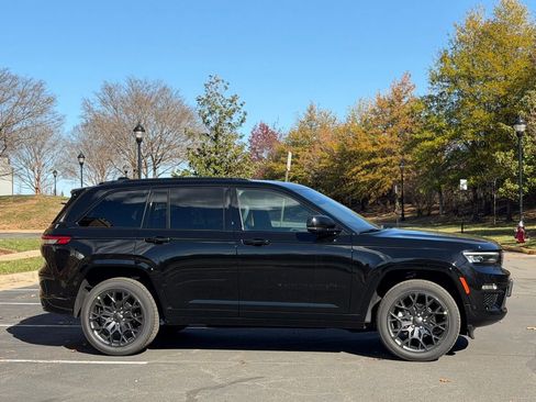 New 2025 Jeep Grand Cherokee Summit image 5