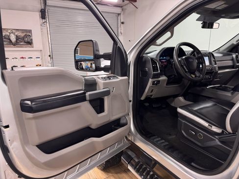 Used 2017 Ford F250 XLT w/ XLT Premium Package image 11