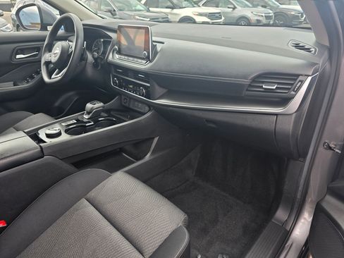 Used 2024 Nissan Rogue SV image 32