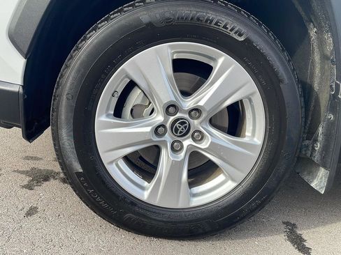 Used 2021 Toyota RAV4 LE image 9