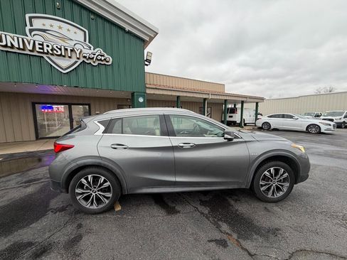 Used 2018 INFINITI QX30 Premium w/ Navigation Package AWD/4WD image 2