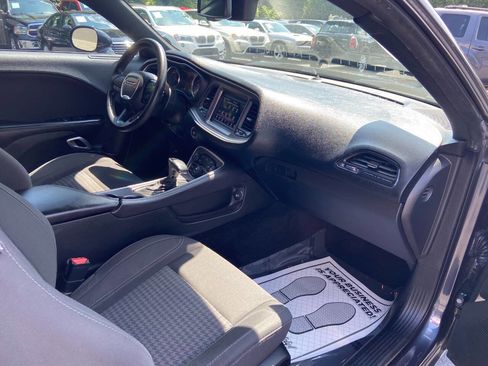 Used 2019 Dodge Challenger SXT image 12