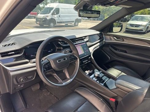Used 2023 Jeep Grand Cherokee L Overland w/ Luxury Tech Group IV AWD/4WD image 17