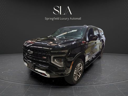 Used 2025 Chevrolet Suburban Z71 AWD/4WD image 4